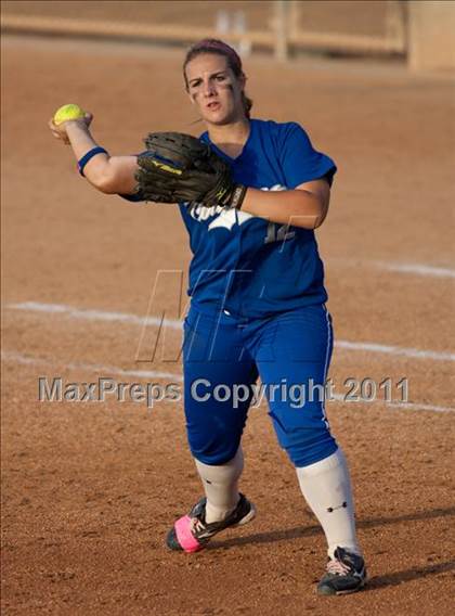 Thumbnail 3 in La Canada vs. Beaumont (CIF SS D5 Final) photogallery.
