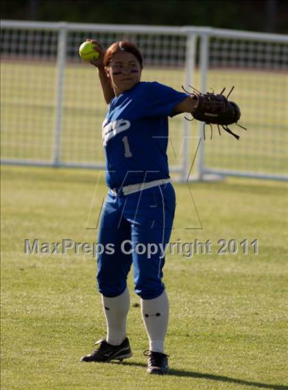 Thumbnail 1 in La Canada vs. Beaumont (CIF SS D5 Final) photogallery.