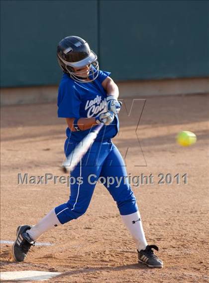 Thumbnail 3 in La Canada vs. Beaumont (CIF SS D5 Final) photogallery.
