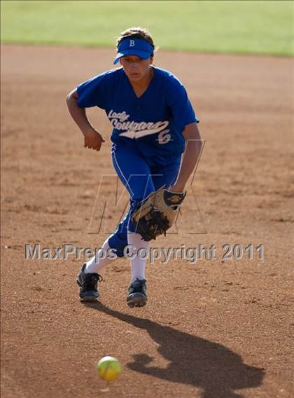 Thumbnail 1 in La Canada vs. Beaumont (CIF SS D5 Final) photogallery.
