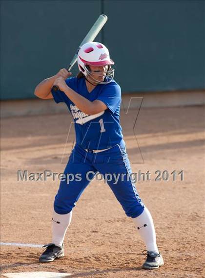 Thumbnail 2 in La Canada vs. Beaumont (CIF SS D5 Final) photogallery.