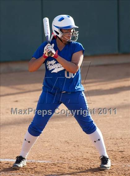 Thumbnail 3 in La Canada vs. Beaumont (CIF SS D5 Final) photogallery.