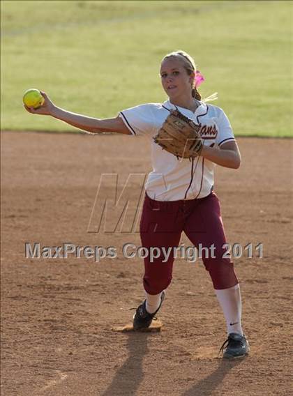 Thumbnail 1 in La Canada vs. Beaumont (CIF SS D5 Final) photogallery.