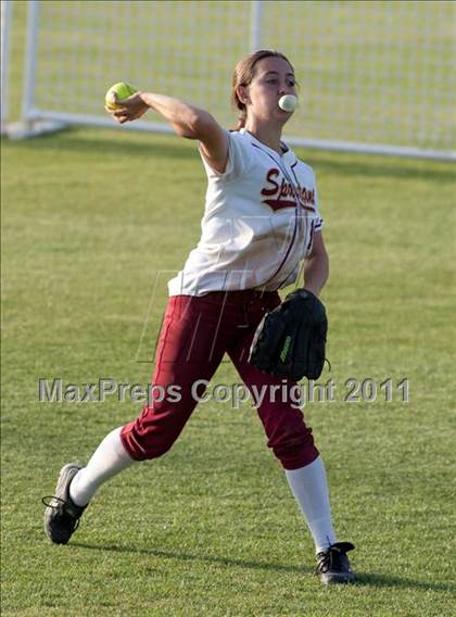Thumbnail 3 in La Canada vs. Beaumont (CIF SS D5 Final) photogallery.