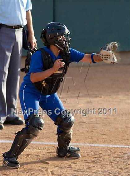 Thumbnail 2 in La Canada vs. Beaumont (CIF SS D5 Final) photogallery.
