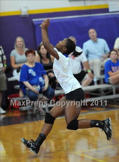 Thumbnail 2 in Coronado vs. Metairie Park Country Day (Durango Fall Classic) photogallery.