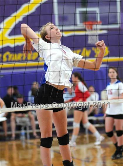 Thumbnail 3 in Coronado vs. Metairie Park Country Day (Durango Fall Classic) photogallery.