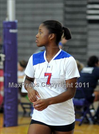 Thumbnail 2 in Coronado vs. Metairie Park Country Day (Durango Fall Classic) photogallery.