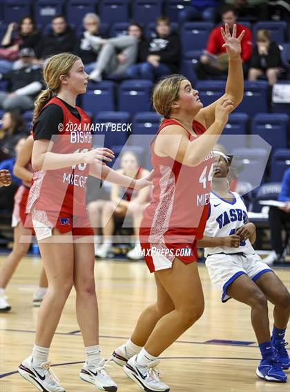 Thumbnail 3 in Bishop Miege vs Vashon (Sophie Cunningham Classic) photogallery.