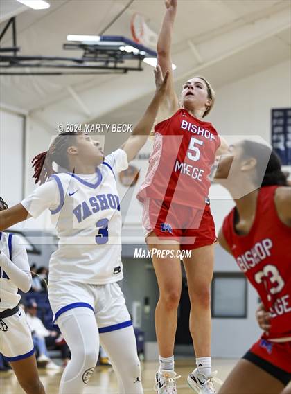 Thumbnail 1 in Bishop Miege vs Vashon (Sophie Cunningham Classic) photogallery.