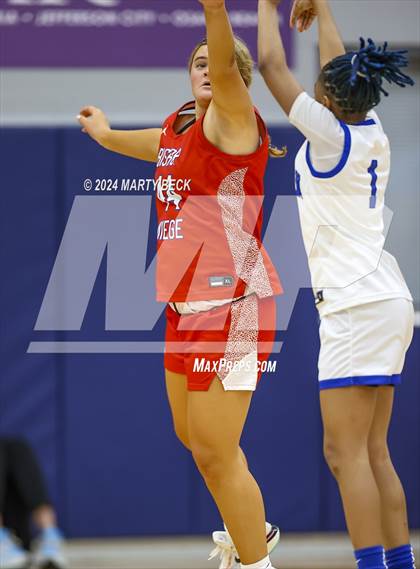 Thumbnail 2 in Bishop Miege vs Vashon (Sophie Cunningham Classic) photogallery.