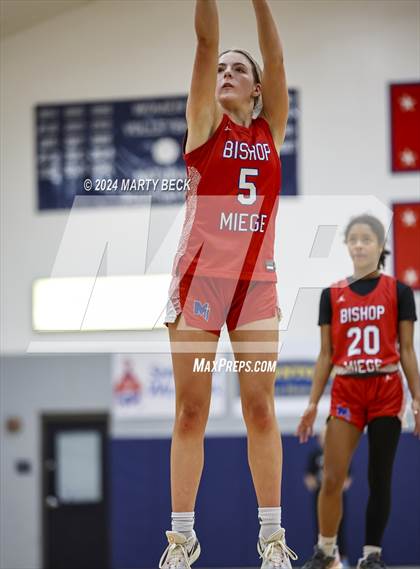 Thumbnail 3 in Bishop Miege vs Vashon (Sophie Cunningham Classic) photogallery.