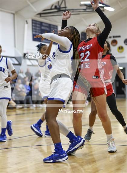 Thumbnail 3 in Bishop Miege vs Vashon (Sophie Cunningham Classic) photogallery.