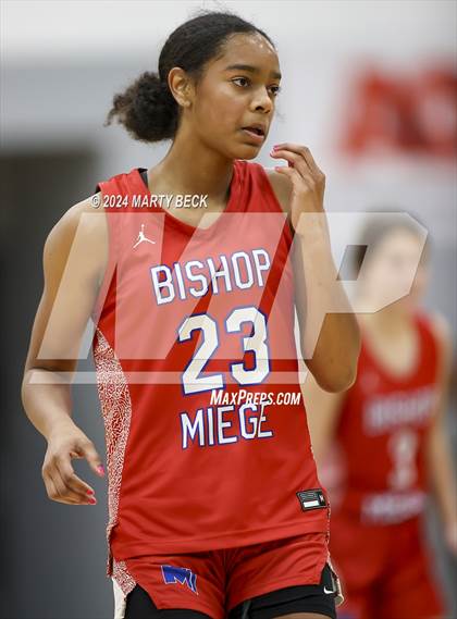 Thumbnail 2 in Bishop Miege vs Vashon (Sophie Cunningham Classic) photogallery.