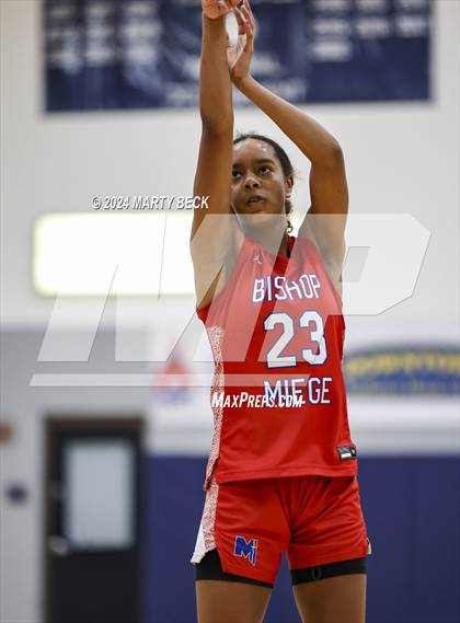 Thumbnail 3 in Bishop Miege vs Vashon (Sophie Cunningham Classic) photogallery.