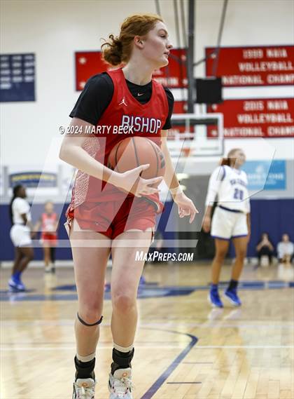 Thumbnail 3 in Bishop Miege vs Vashon (Sophie Cunningham Classic) photogallery.