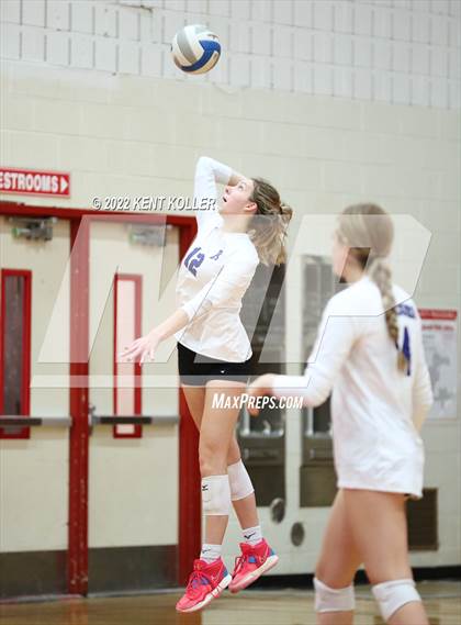 Thumbnail 3 in St. Clair vs Rochester (Chippewa Valley Tournament) photogallery.