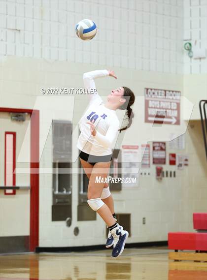 Thumbnail 3 in St. Clair vs Rochester (Chippewa Valley Tournament) photogallery.