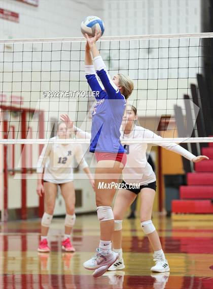 Thumbnail 3 in St. Clair vs Rochester (Chippewa Valley Tournament) photogallery.