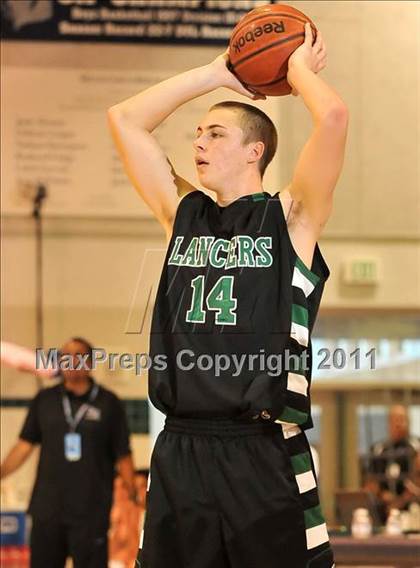 Thumbnail 3 in Dana Hills vs. Thousand Oaks (MaxPreps Holiday Classic) photogallery.