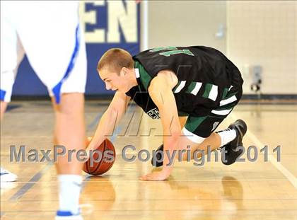 Thumbnail 3 in Dana Hills vs. Thousand Oaks (MaxPreps Holiday Classic) photogallery.