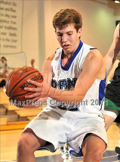 Thumbnail 2 in Dana Hills vs. Thousand Oaks (MaxPreps Holiday Classic) photogallery.