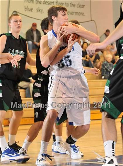 Thumbnail 1 in Dana Hills vs. Thousand Oaks (MaxPreps Holiday Classic) photogallery.