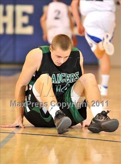 Thumbnail 1 in Dana Hills vs. Thousand Oaks (MaxPreps Holiday Classic) photogallery.
