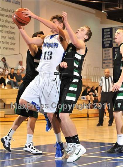 Thumbnail 2 in Dana Hills vs. Thousand Oaks (MaxPreps Holiday Classic) photogallery.