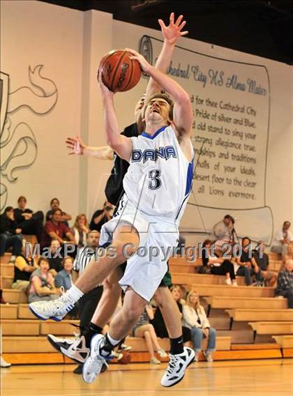 Thumbnail 1 in Dana Hills vs. Thousand Oaks (MaxPreps Holiday Classic) photogallery.