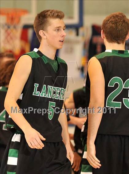 Thumbnail 3 in Dana Hills vs. Thousand Oaks (MaxPreps Holiday Classic) photogallery.