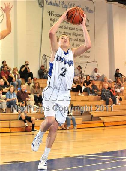 Thumbnail 2 in Dana Hills vs. Thousand Oaks (MaxPreps Holiday Classic) photogallery.