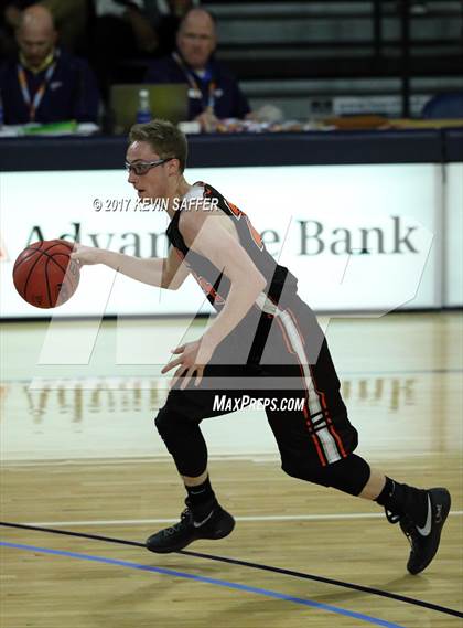 Thumbnail 2 in Holly vs. Ouray  (CHSAA 1A Final) photogallery.