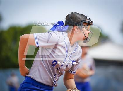 Thumbnail 1 in Dobson vs Sahuaro photogallery.