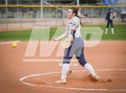 Thumbnail 3 in Dobson vs Sahuaro photogallery.