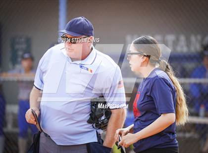 Thumbnail 1 in Dobson vs Sahuaro photogallery.