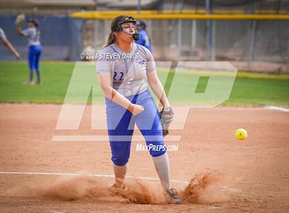 Thumbnail 2 in Dobson vs Sahuaro photogallery.