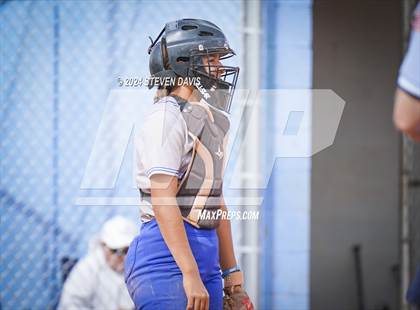 Thumbnail 2 in Dobson vs Sahuaro photogallery.