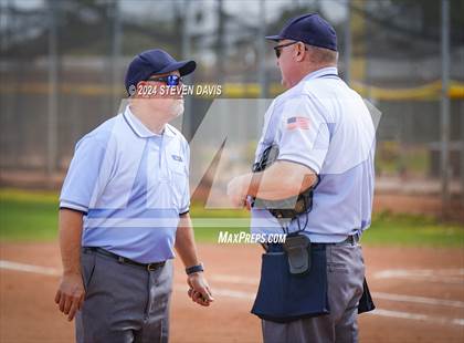 Thumbnail 3 in Dobson vs Sahuaro photogallery.