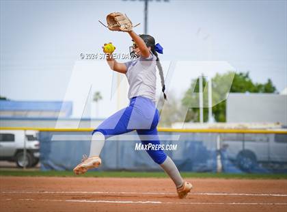 Thumbnail 1 in Dobson vs Sahuaro photogallery.