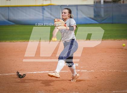 Thumbnail 2 in Dobson vs Sahuaro photogallery.