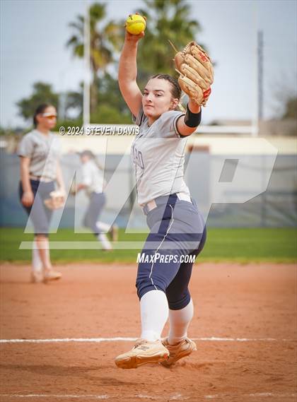 Thumbnail 2 in Dobson vs Sahuaro photogallery.