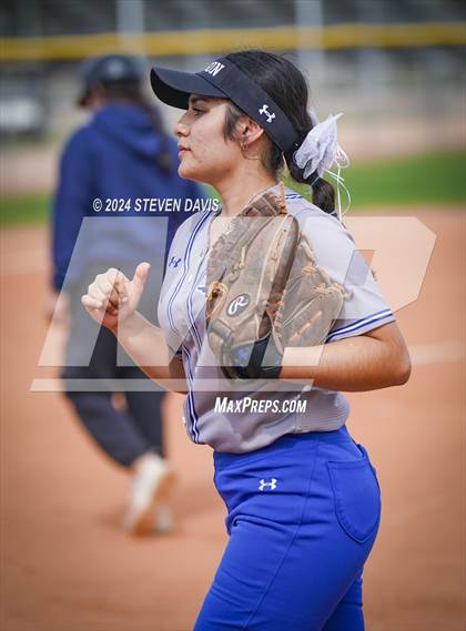 Thumbnail 1 in Dobson vs Sahuaro photogallery.
