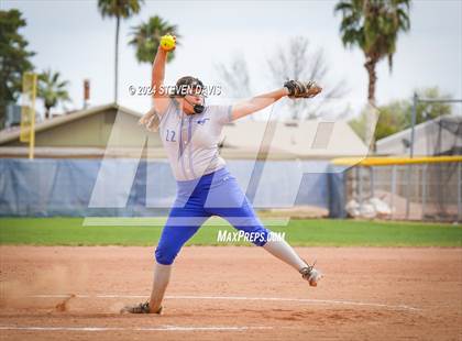 Thumbnail 3 in Dobson vs Sahuaro photogallery.
