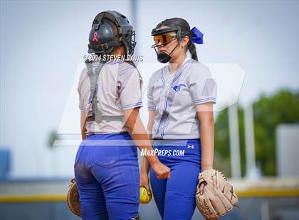 Thumbnail 2 in Dobson vs Sahuaro photogallery.