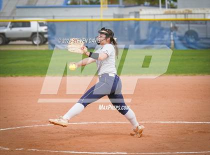 Thumbnail 2 in Dobson vs Sahuaro photogallery.