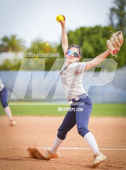 Thumbnail 3 in Dobson vs Sahuaro photogallery.