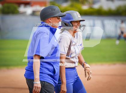 Thumbnail 1 in Dobson vs Sahuaro photogallery.