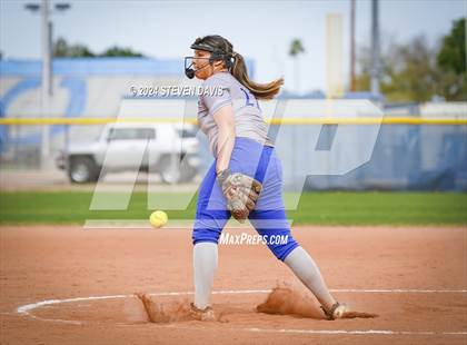 Thumbnail 3 in Dobson vs Sahuaro photogallery.