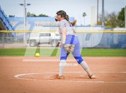 Thumbnail 2 in Dobson vs Sahuaro photogallery.